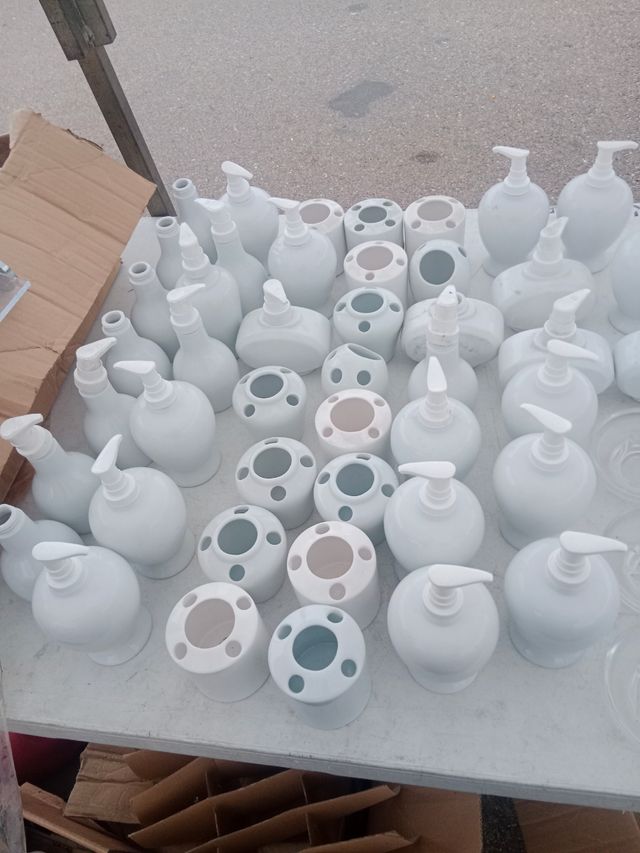 Se vende lote de jaboneras de porcelana