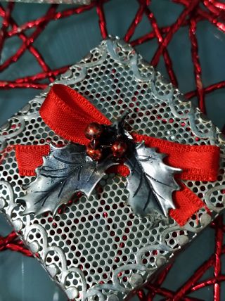 Scatolina natalizia con agrifoglio