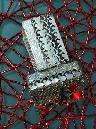 Scatolina natalizia con agrifoglio