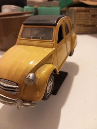 Modellino citroen 2cv