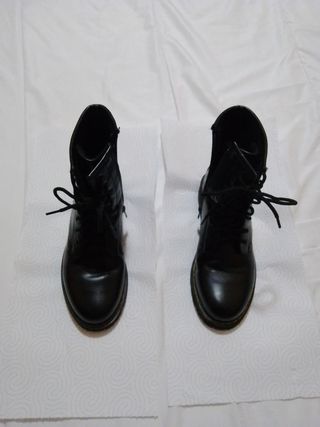 Botines de mujer negros estilo militar 