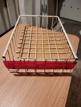 Cesta bici vintage con reflectante