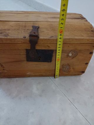 Cofre muy antiguo madera