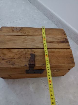 Cofre muy antiguo madera