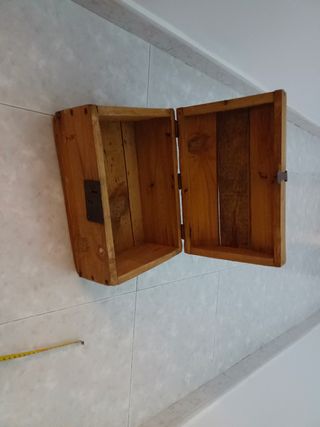 Cofre muy antiguo madera