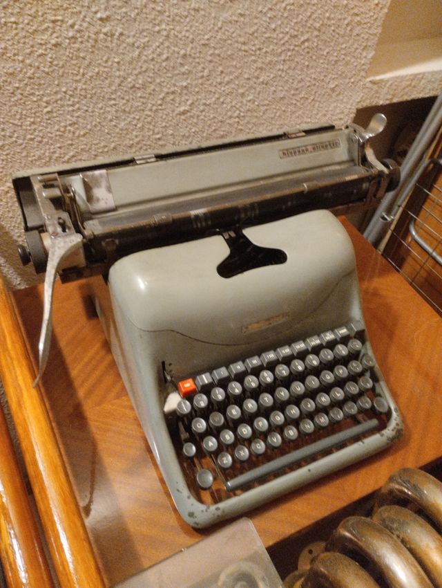 Maquina Escribir HispanoOlivettiLexico80