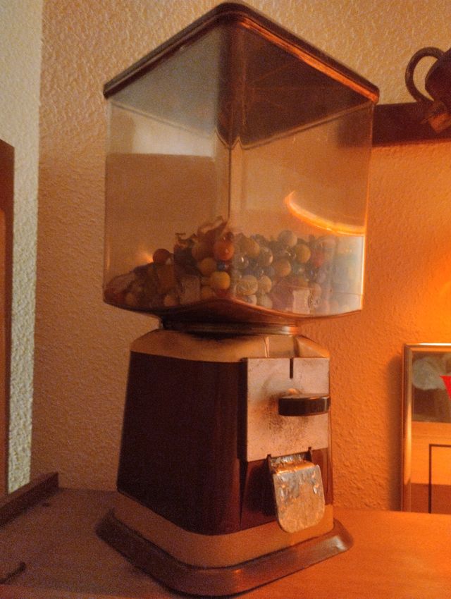 Maquina expendedora. 99 €