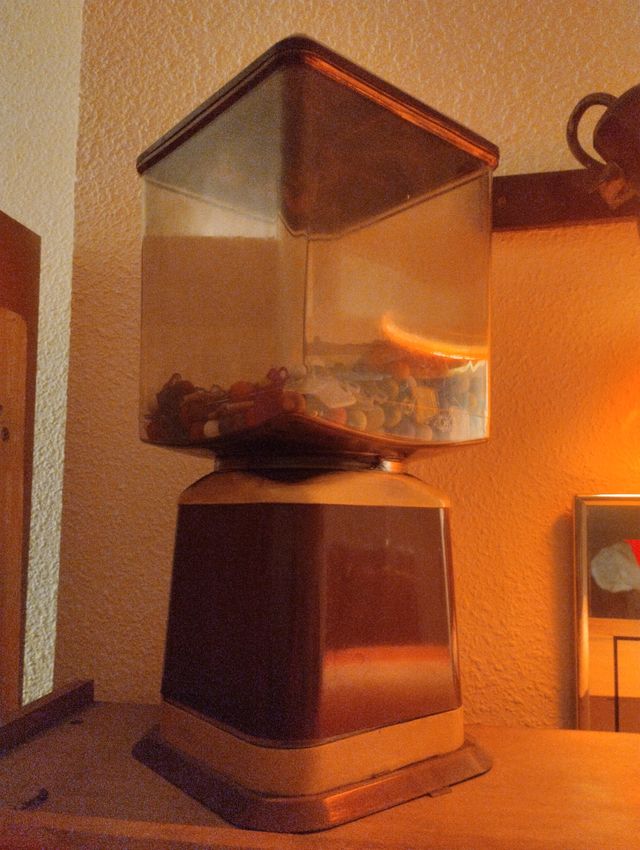 Maquina expendedora. 99 €