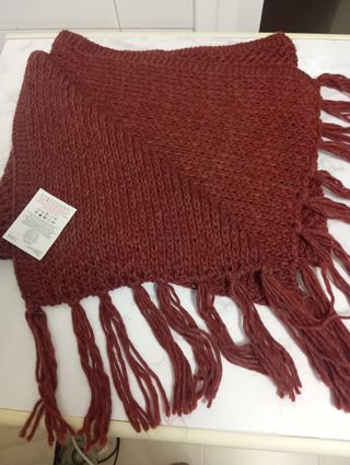 Bufanda de lana color granate