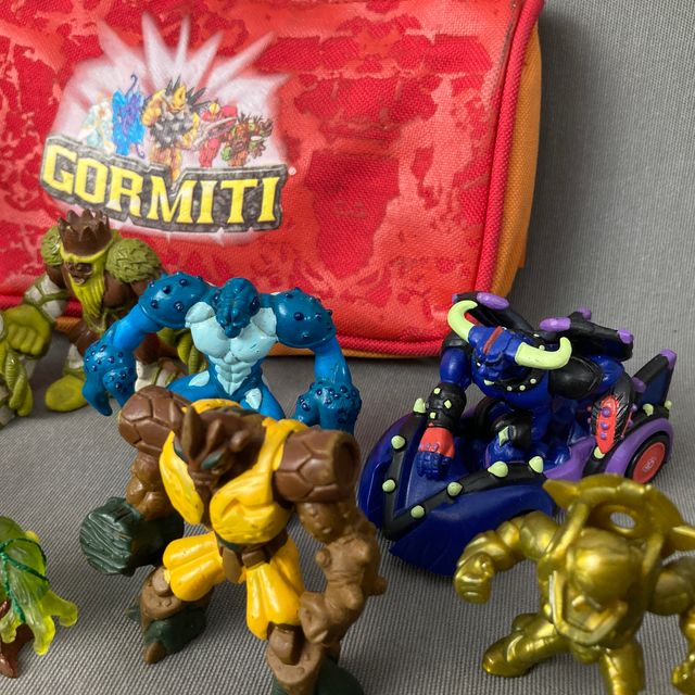 GORMITI | Lote de 19 figuras y estuche