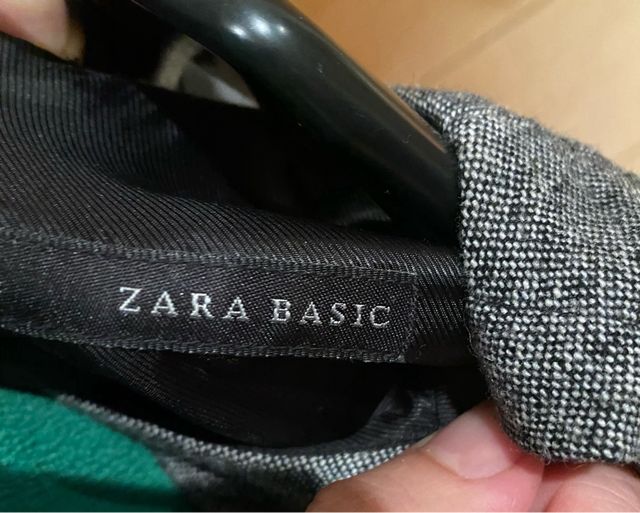 Vestido gris de Zara