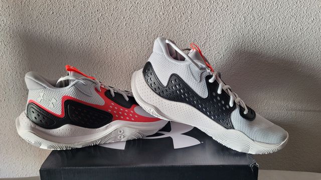 UNDER ARMOUR BASKET talla 44