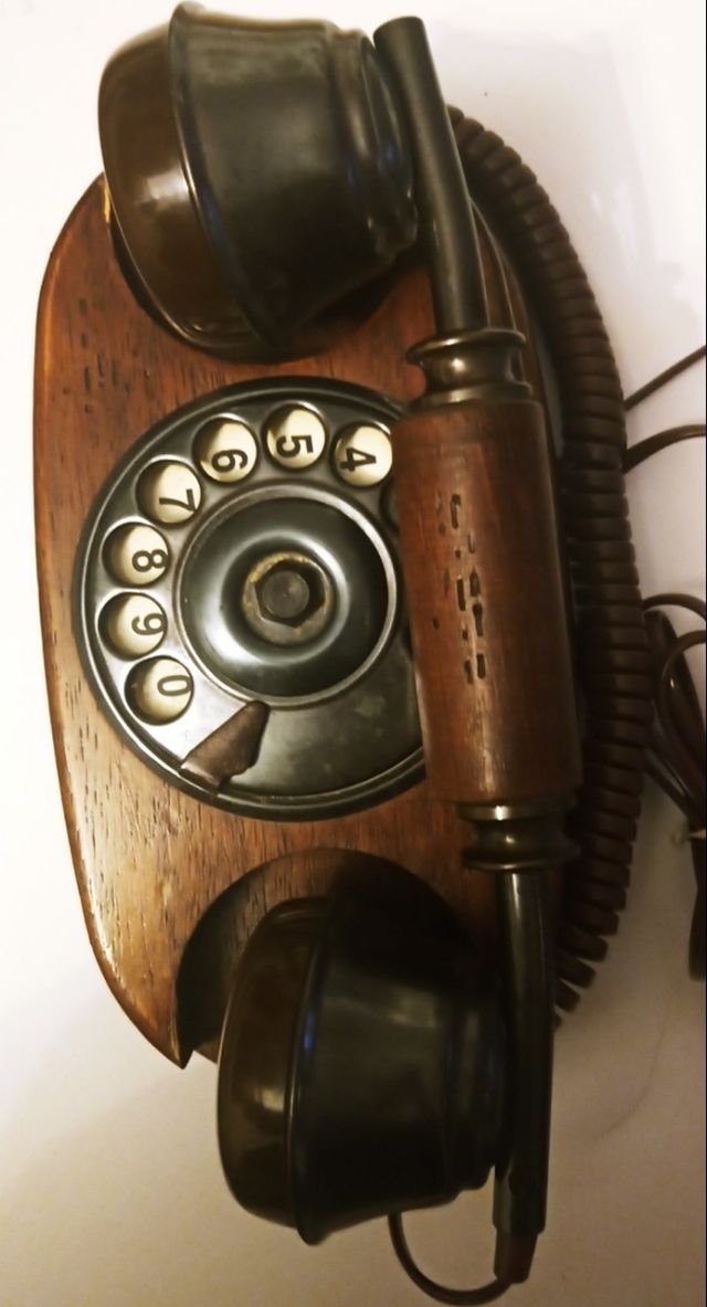 Teléfono Retro original. Años 20 Marca Urveña