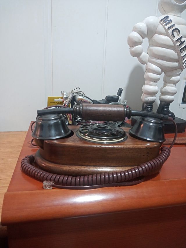 Teléfono Retro original. Años 20 Marca Urveña