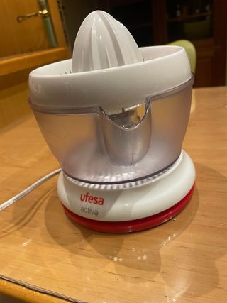 Exprimidor marca Ufesa Activa