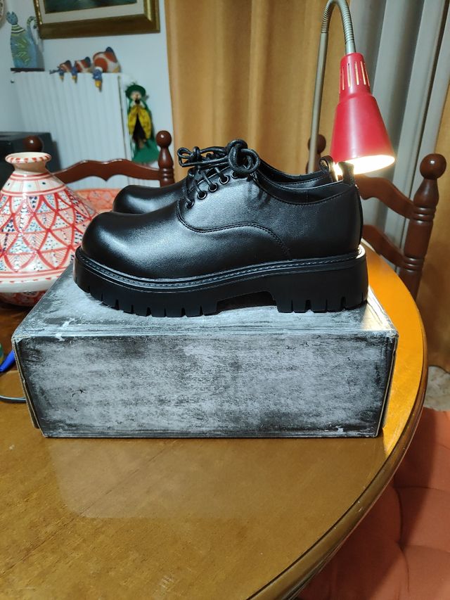 Scarpe uomo stile Oxford.