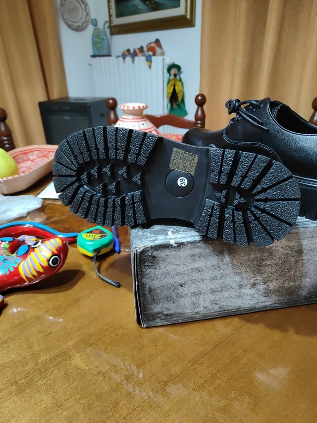 Scarpe uomo stile Oxford.