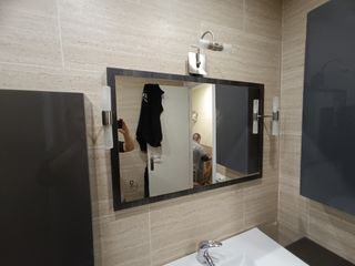 Mueble de baño y espejo
