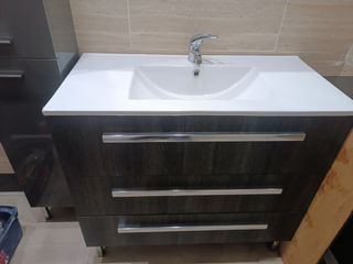 Mueble de baño y espejo