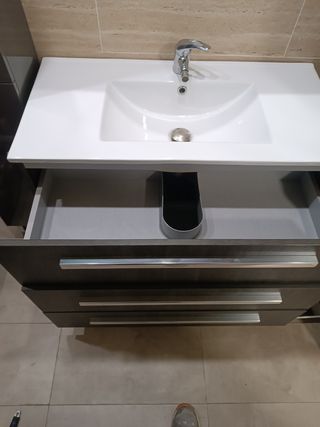 Mueble de baño y espejo