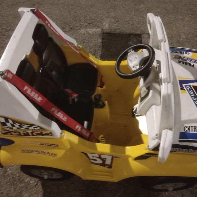 Coche eléctrico recargable