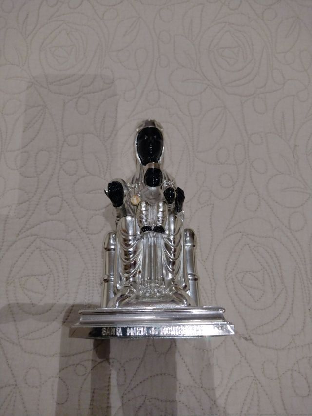 Figura Virgen de Montserrat