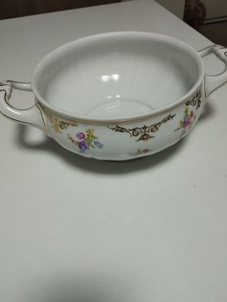 Zuppiera vintage in porcellana