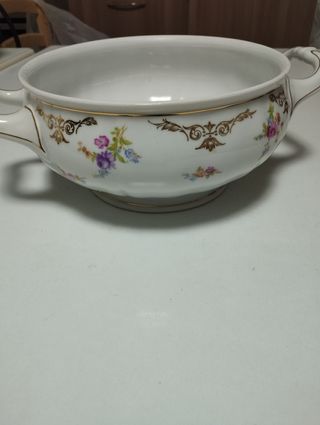 Zuppiera vintage in porcellana