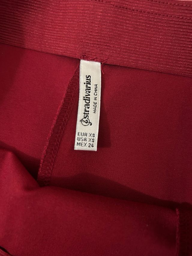 Falda roja Stradibarius