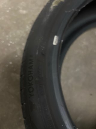 185/45/17 yokohama 70% de vida util