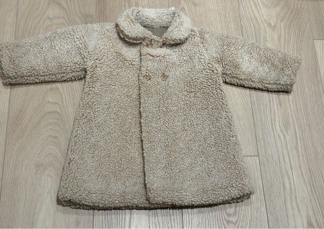 Abrigo Mebi talla 18 meses. Dos puestas!!