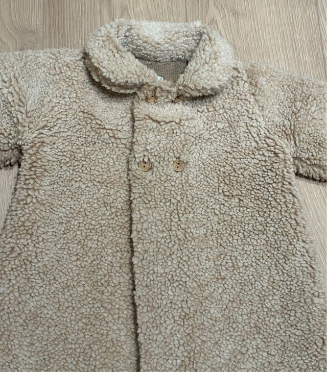 Abrigo Mebi talla 18 meses. Dos puestas!!