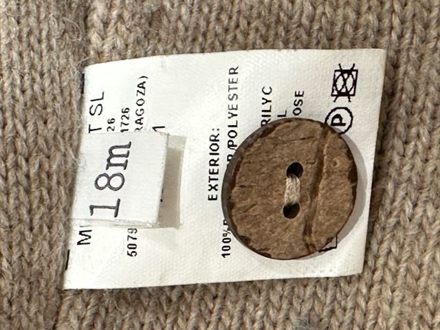 Abrigo Mebi talla 18 meses. Dos puestas!!