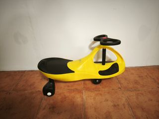 Twist car amarillo