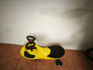 Twist car amarillo