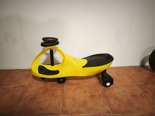 Twist car amarillo