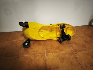 Twist car amarillo