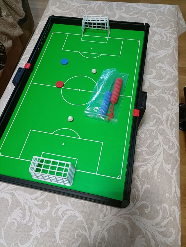 Gioco magnetico di calcio balilla e hockey