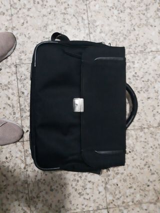 Maletin ordenador uno negro y otro azul.precio uni
