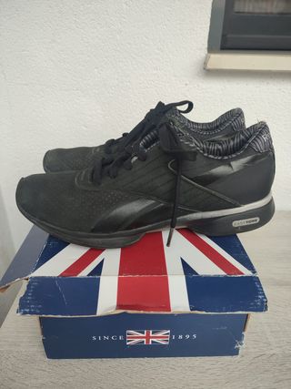 Zapatilla Reebok, talla 40.5