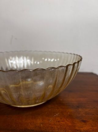 Centrotavola in vetro brunito con rigature