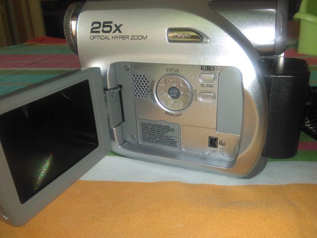 Videocamera a cassetta JVC da 25x