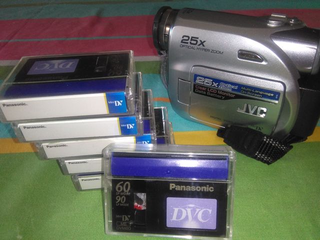 Videocamera a cassetta JVC da 25x