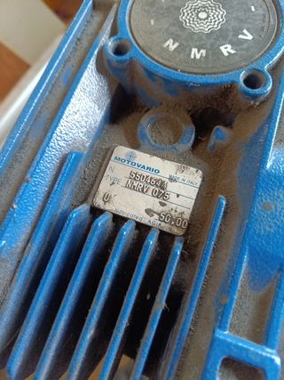 2 Motores trifasicos 1cv/0.75Kw con reductor