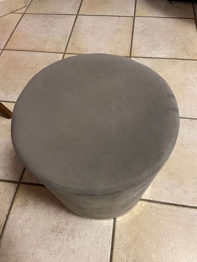 Pouf Cilindrico con Base Oro in Metallo 30x38