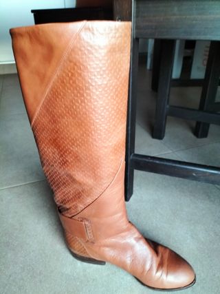 Stivale in pelle colore cammello n.37