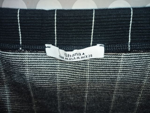 Falda tubo en línea con abertura, talla M