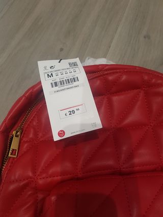 Mochila roja zara