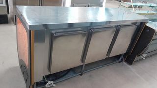 vitrina expositora cerrada 2m revisada