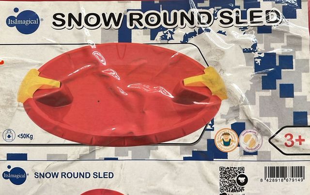 Trineo rojo redondo para la nieve